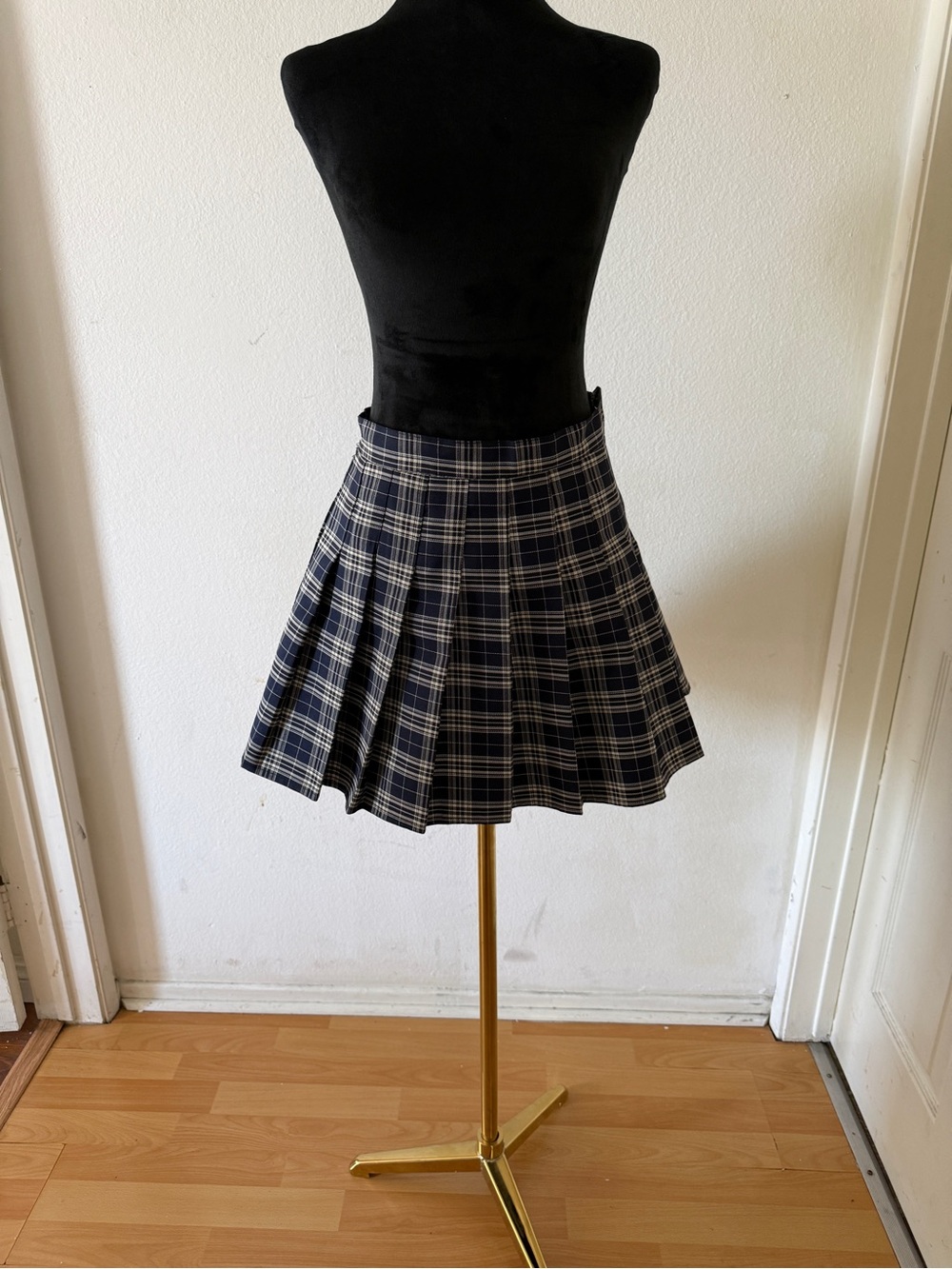 Plaid Pleated Mini Skirt - Navy White Abercrombie style